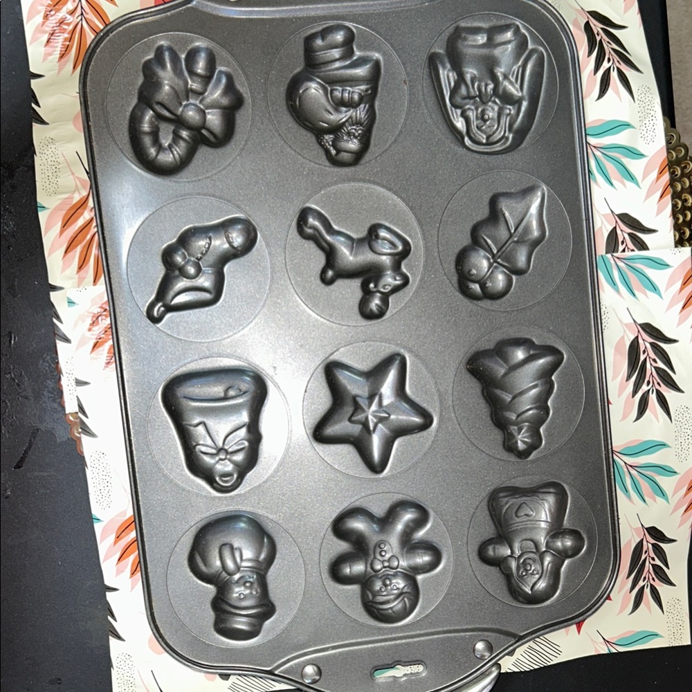 Non-Stick Holiday Character Muffin Pan